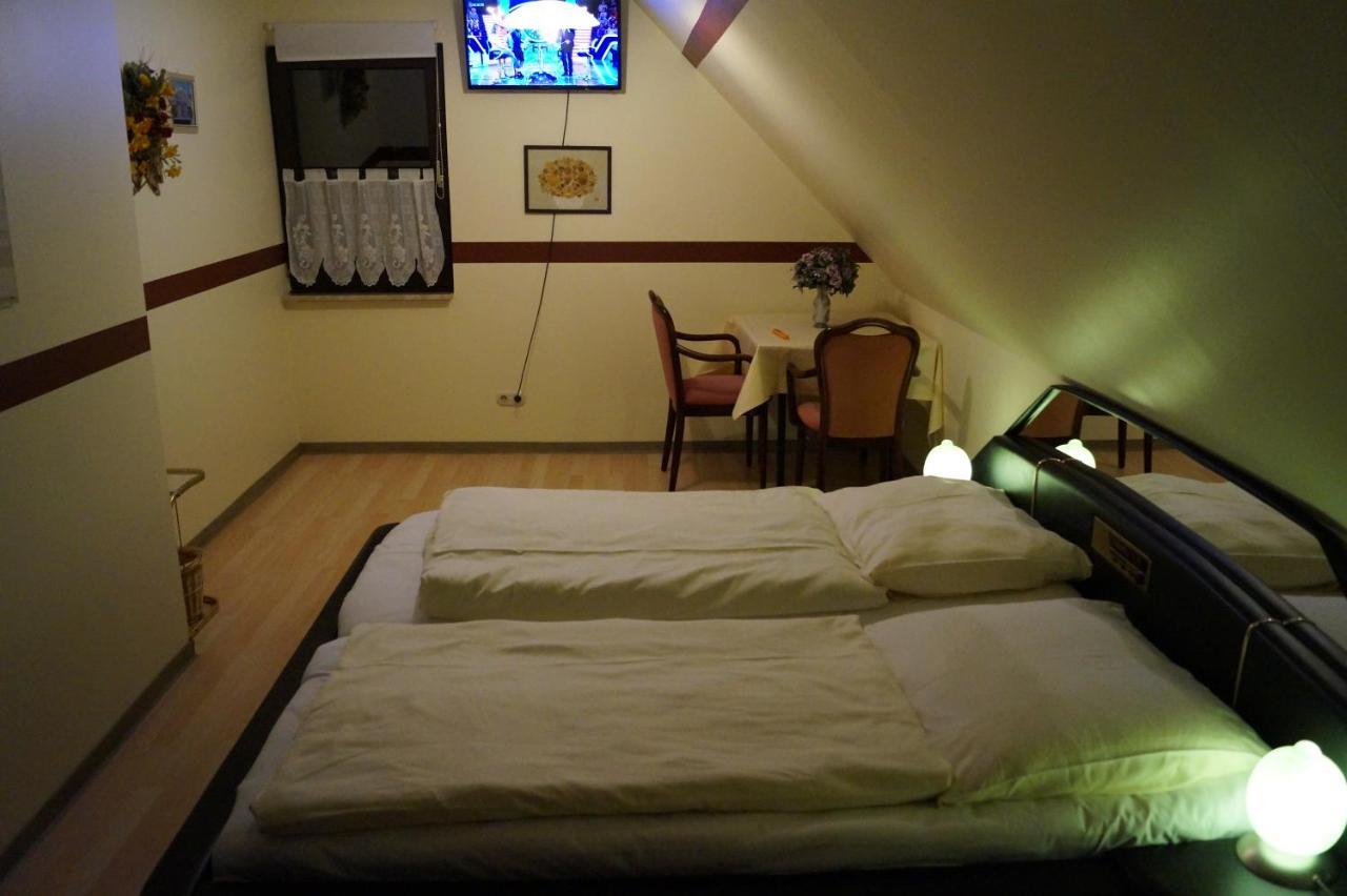 La Fontana Hotel *